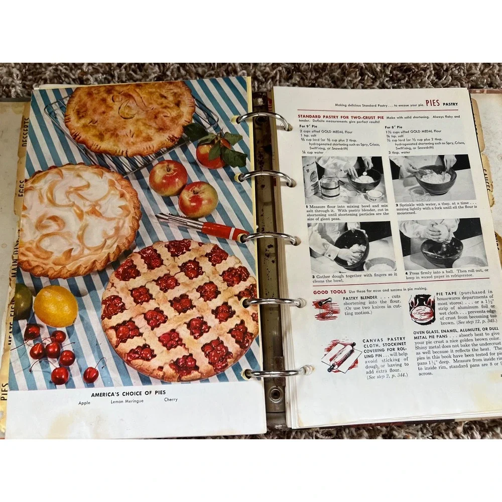 Betty Crocker's Picture Cook Book Revised and Enlarged Vintage 5-Ring Binder